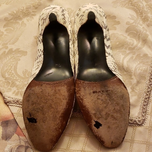 STUART Weitzman Snakeskin Peep Toe Heels 7.5 EUC - Picture 8 of 9